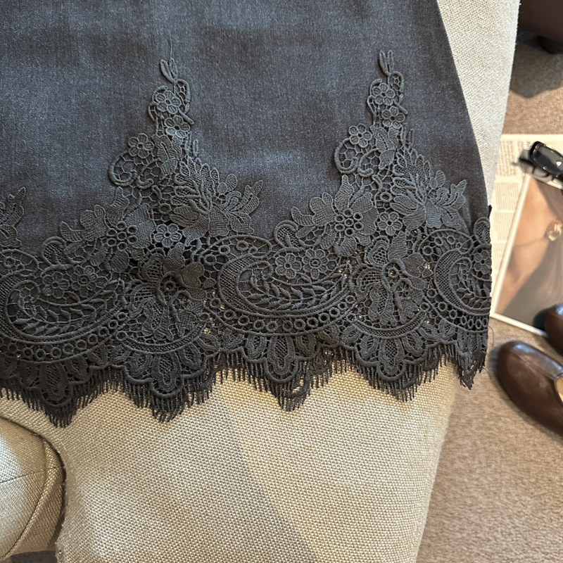 2026 Autumn Korean Minimalist Lace-Trimmed Straight Pencil Midi Skirt for Women - Image 3