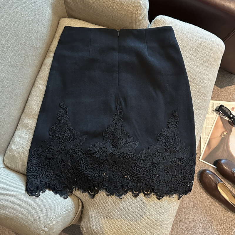 2026 Autumn Korean Minimalist Lace-Trimmed Straight Pencil Midi Skirt for Women - Image 5
